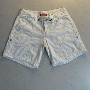 UnionBay White Longer Cargo Shorts Size 5